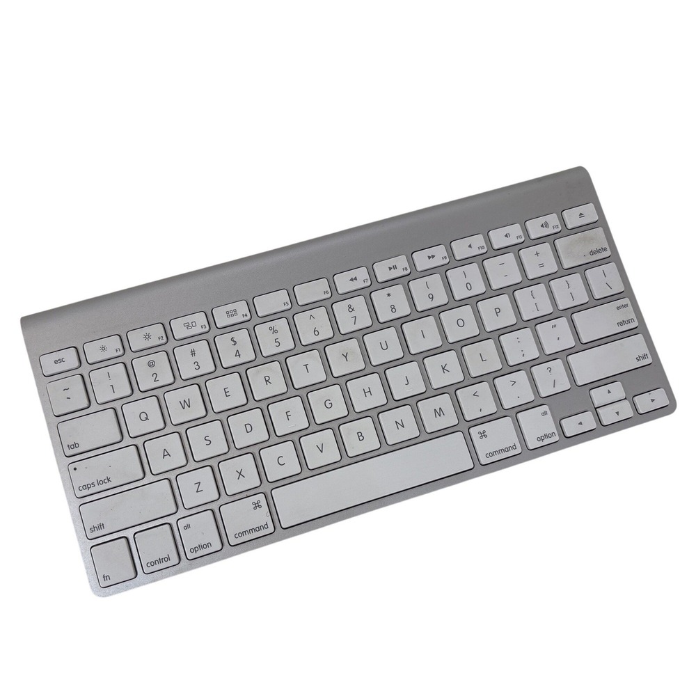 Apple Wireless Bluetooth Keyboard Silver Aluminum White Keys Model A1314 TESTED